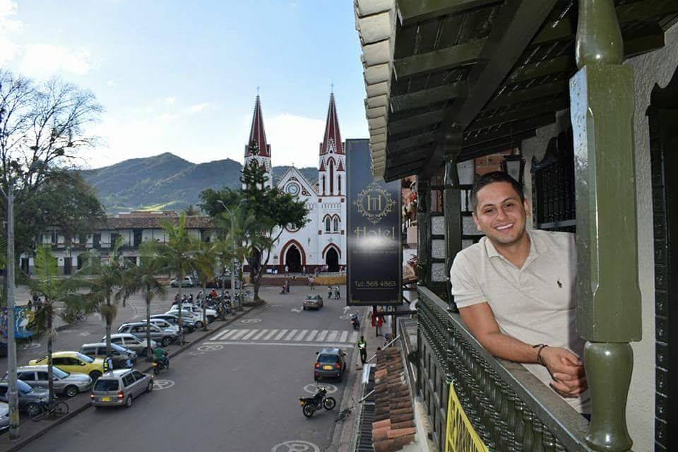 Esteban Quintero abre sede de campaña en La Ceja