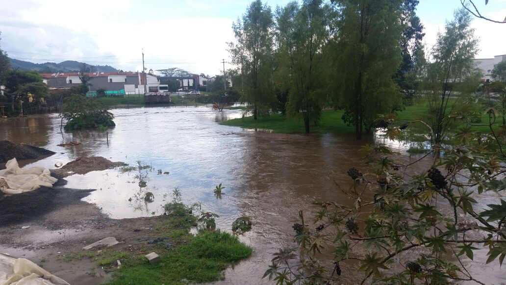 Aguacero inundó varios sectores en La Ceja
