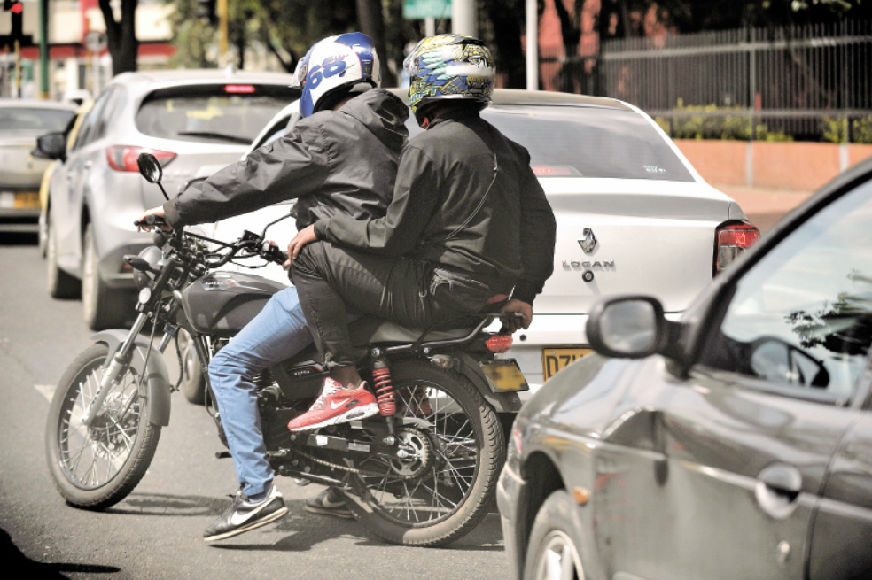 Rionegro prohíbe circulación de motocicletas con parrillero