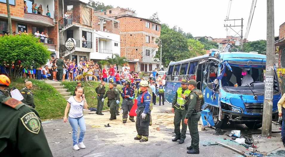 23 heridos deja accidente de bus que cubría ruta Medellín – Rionegro