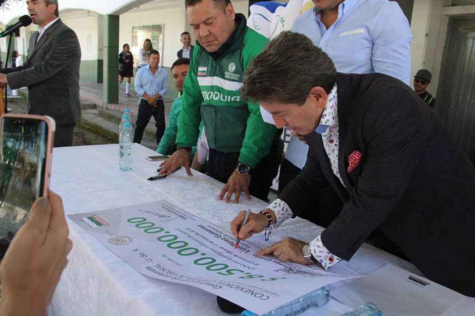 Gobernación entregó a El Carmen $8.500 millones para la construcción de 8 kilómetros de ciclovía.