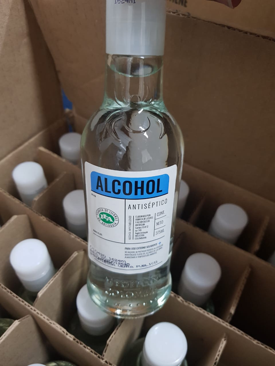 60 botellas de alcohol antiséptico de la FLA llegaron al Hospital de La Ceja
