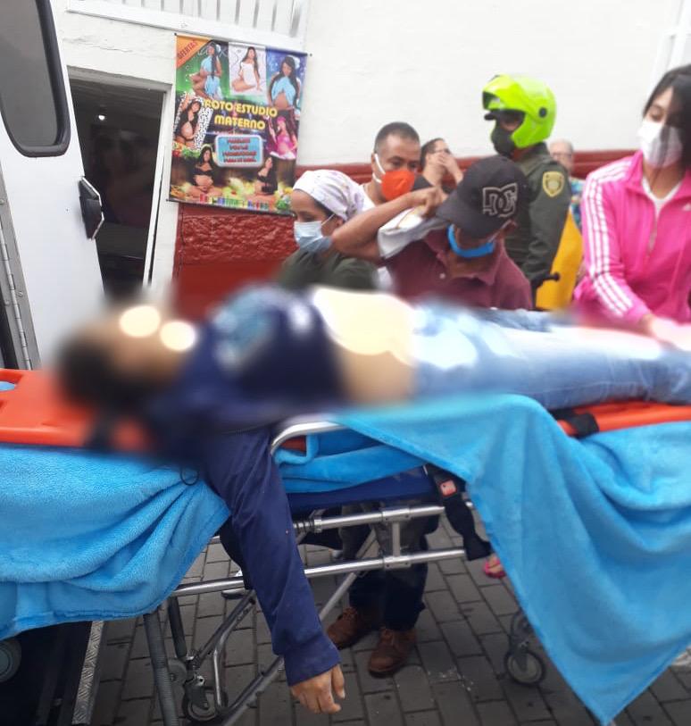 Una mujer falleció y otras dos resultaron heridas al ser arrolladas por una camioneta en Abejorral