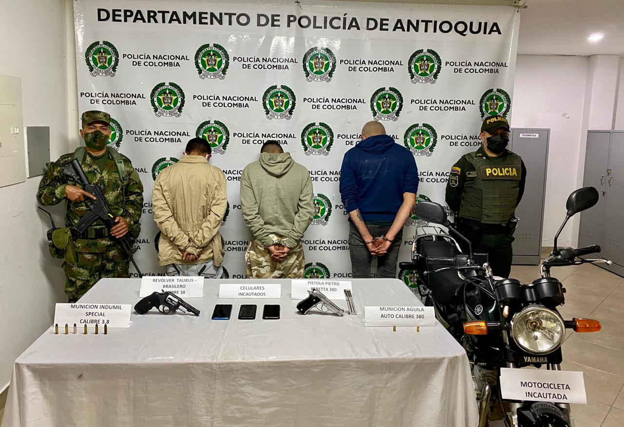 Portando armas y municiones, fueron capturados 3 sujetos en zona rural de La Ceja