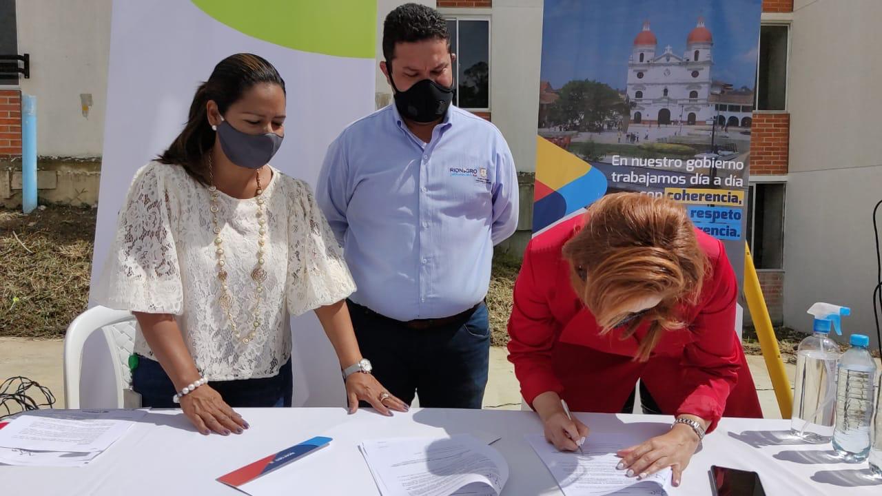 Hoy se firmó convenio para la construcción de 540 nuevas viviendas en Rionegro