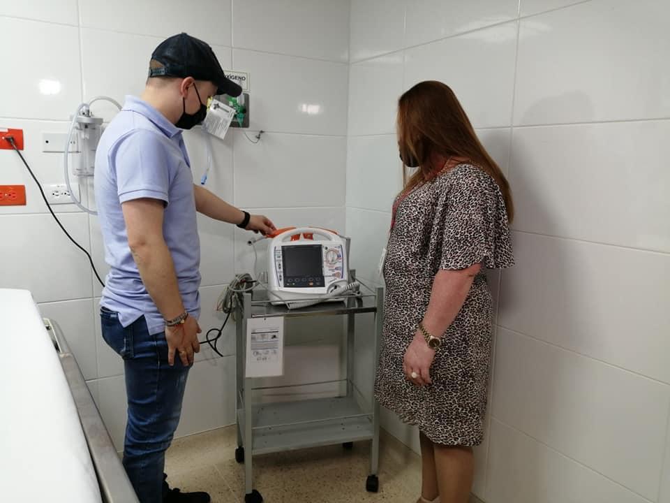 Con recursos de la Donatón, Alcaldía entrega desfibrilador al Hospital de La Ceja
