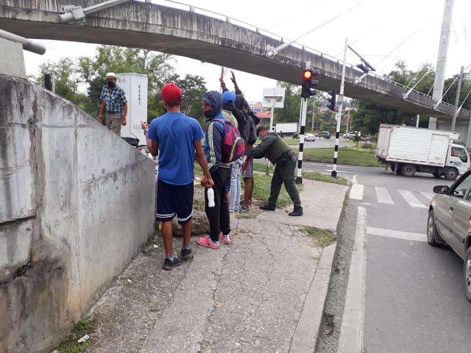 Controles de seguridad en semáforos de Rionegro tras varias denuncias