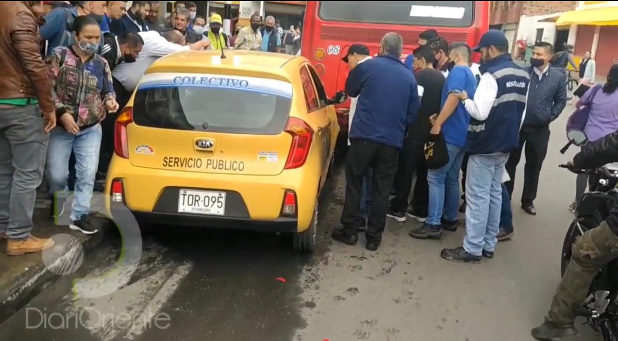Ciudadanos impidieron el robo de un taxi en Rionegro