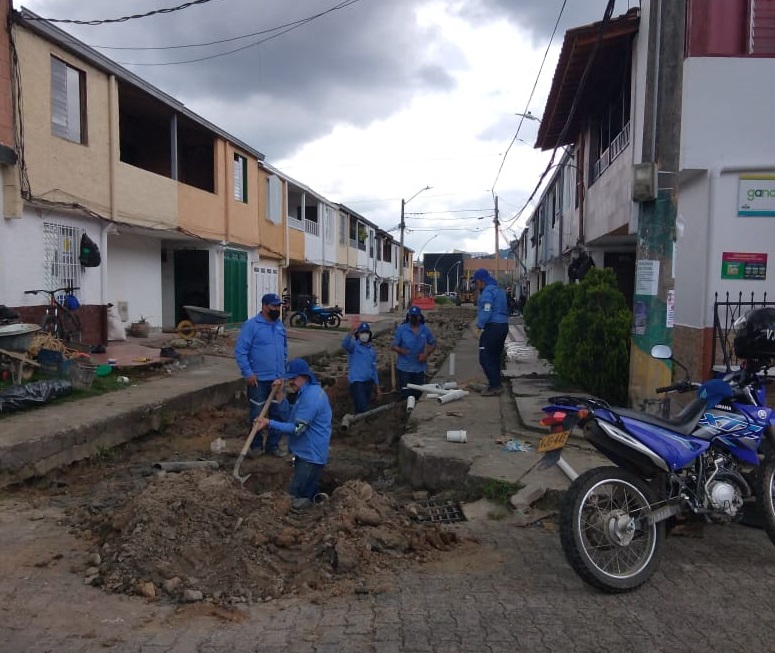 Por gestión del concejal Carlos Mejía, inició intervención vial en un barrio de La Ceja