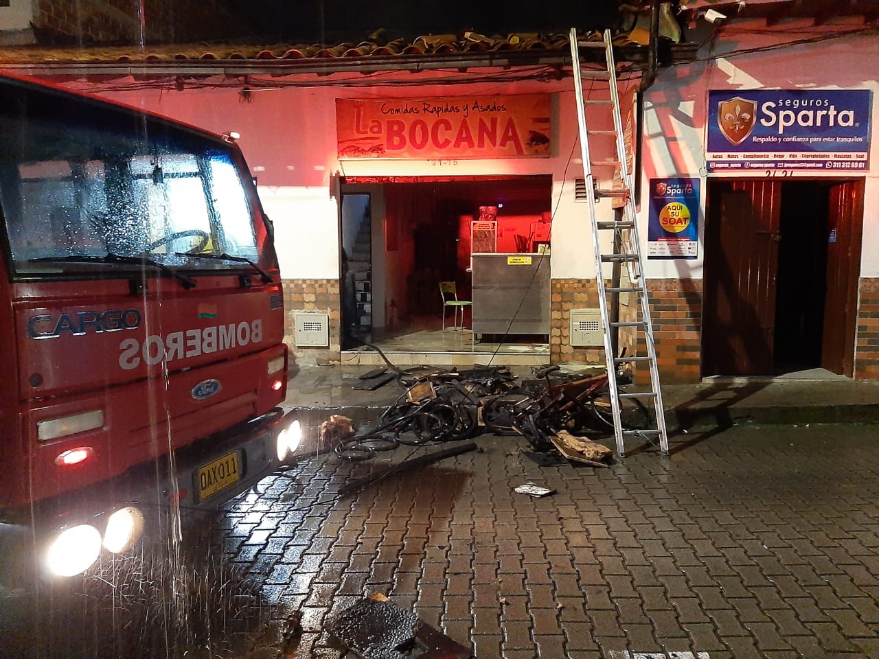 Ya fue controlado incendio que se presentó en reconocido local de comidas rápidas de La Ceja