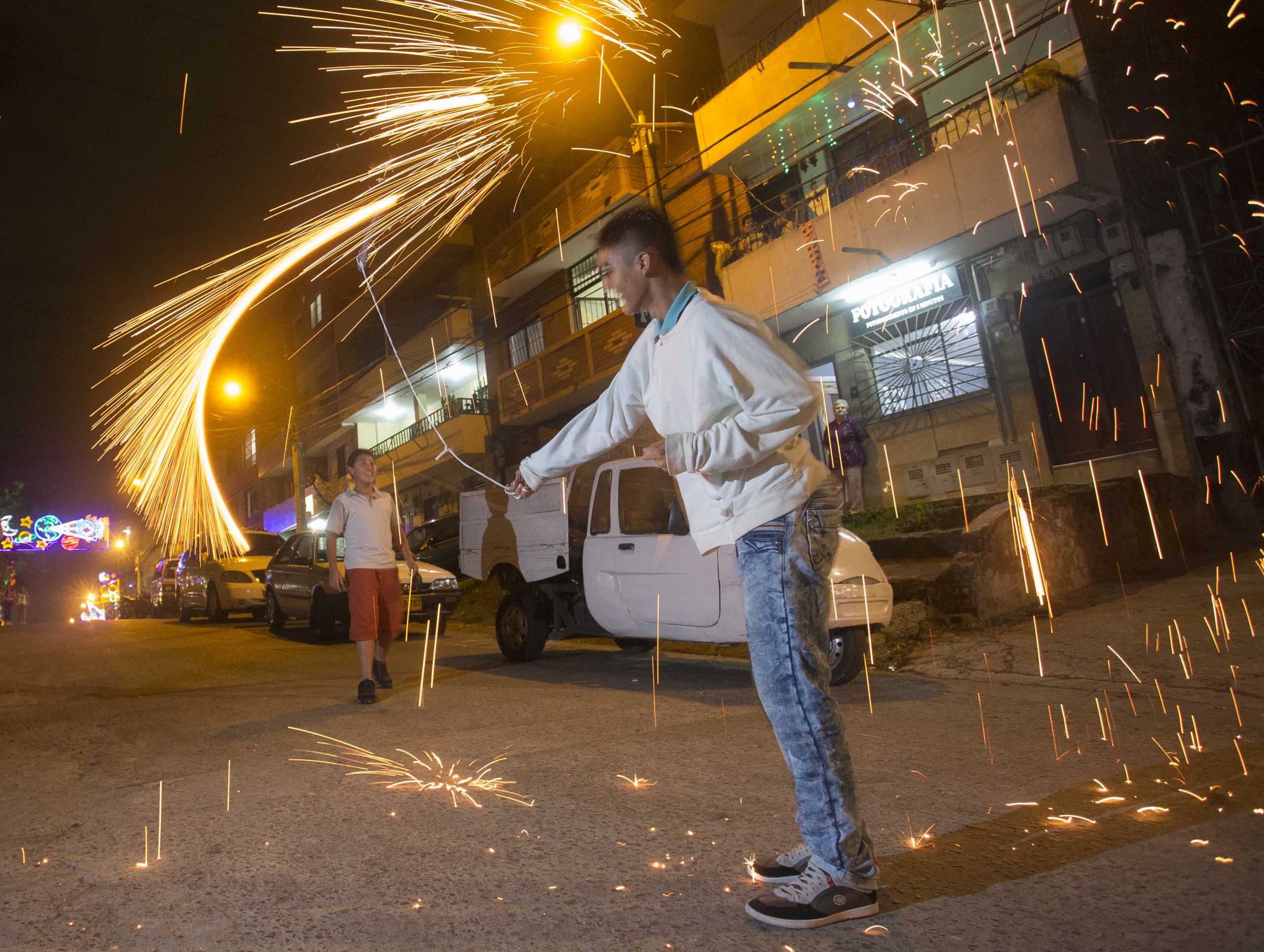 Pese a las campañas, personas celebraron la polémica alborada con pólvora en Rionegro
