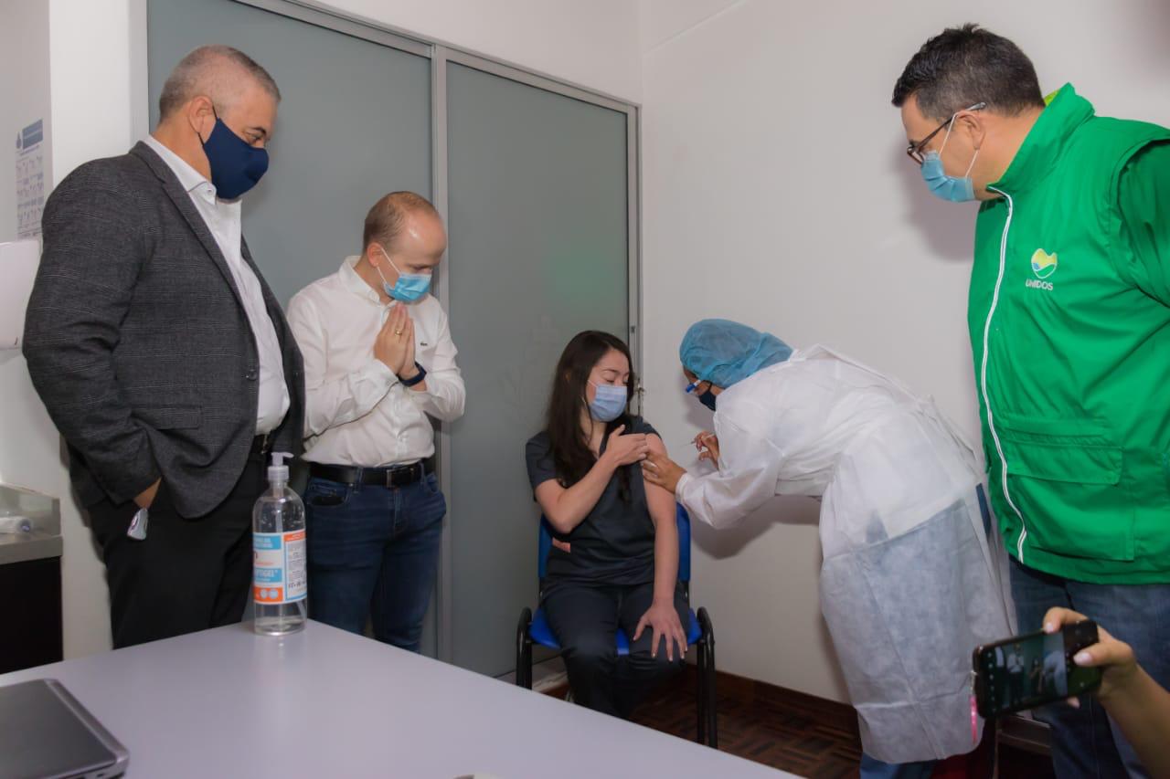 Con el personal de salud de primera línea, comenzó el plan de vacunación contra el Coronavirus en La Ceja y Rionegro