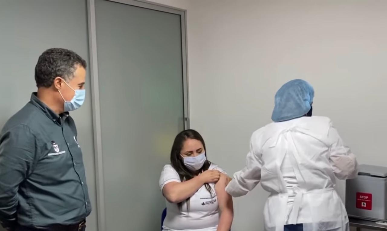 Ya se aplicaron las 138 vacunas que llegaron a La Ceja en el primer envío del Gobierno Departamental