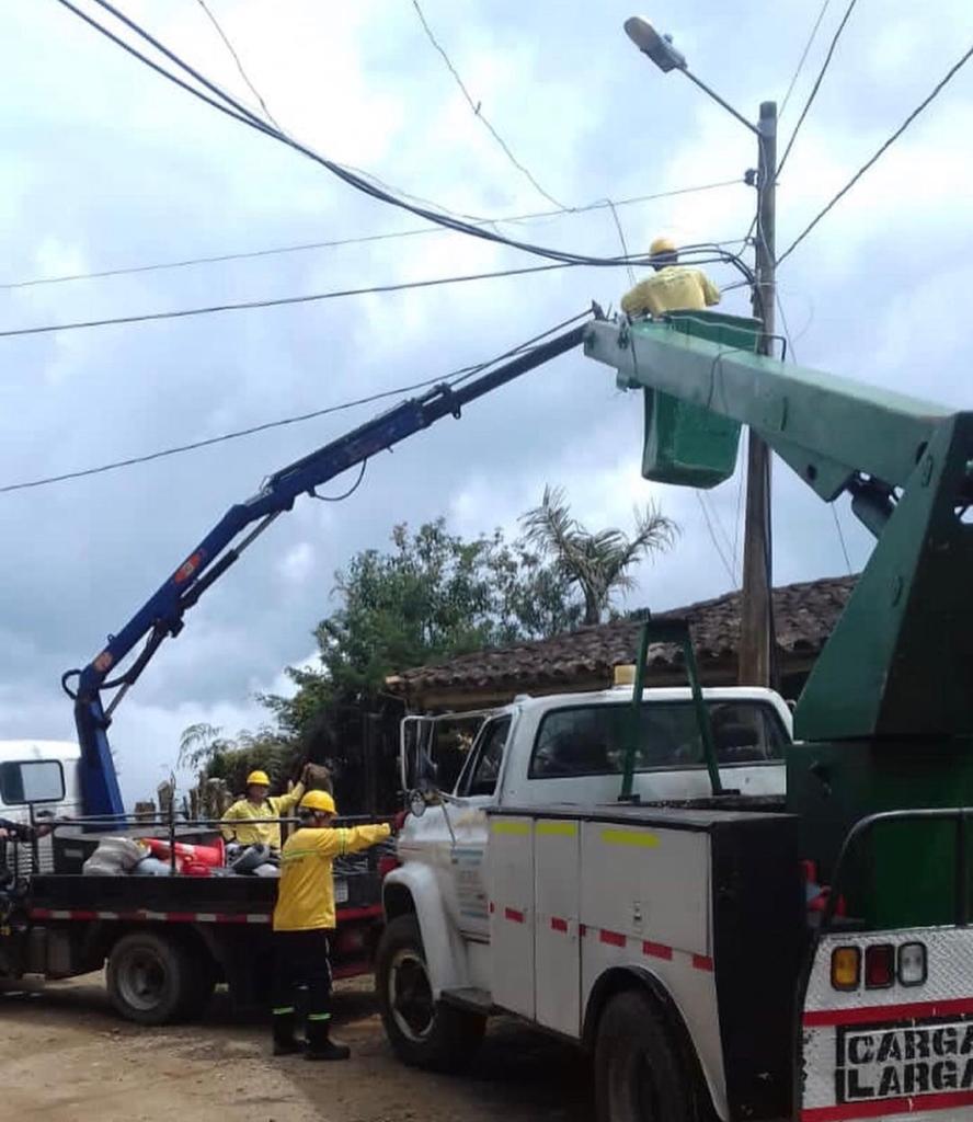 Ildetec instaló 20 nuevas luminarias de sodio en La Ceja