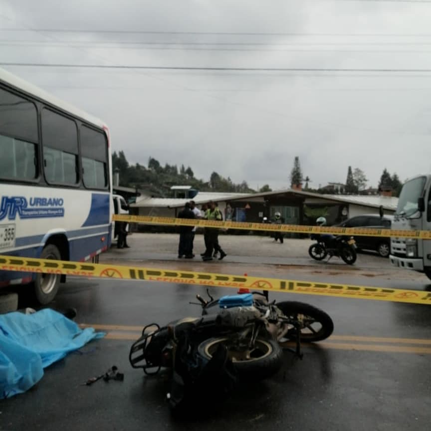 Hombre de 30 años falleció al ser atropellado por un microbús en la vía al aeropuerto