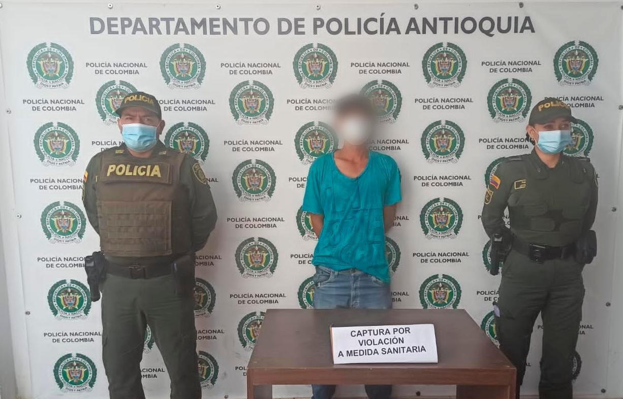 Policía de El Carmen, capturó a un hombre que ha sido multado por violación al Toque de Queda en 5 ocasiones.