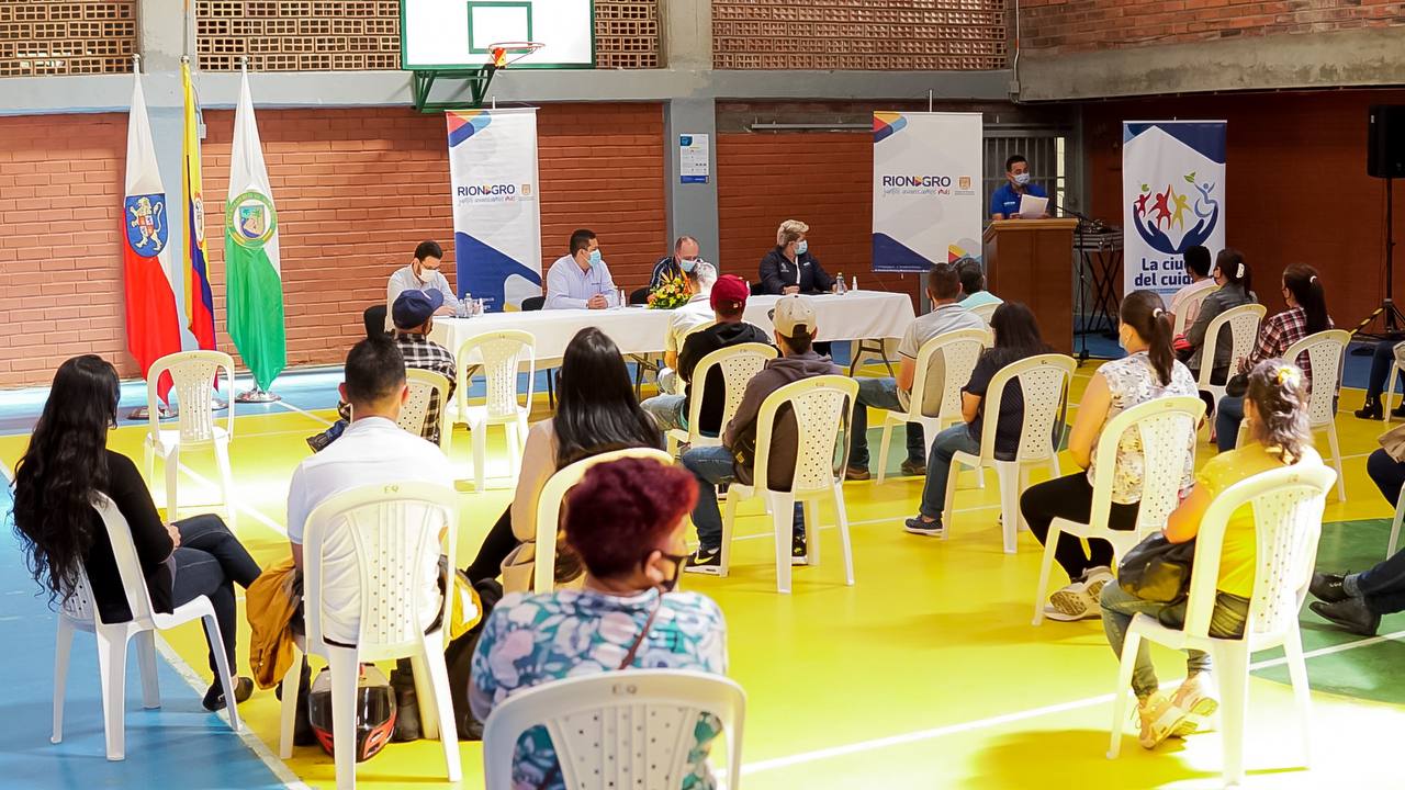 115 vendedores estacionarios de Rionegro recibieron contrato para el aprovechamiento del espacio público