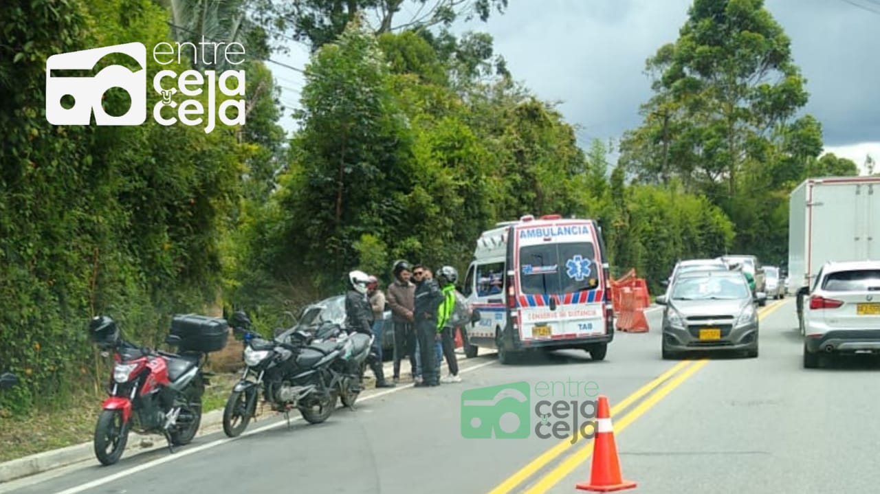 Una persona falleció tras el volcamiento de un vehículo en la vía hacia El Retiro.