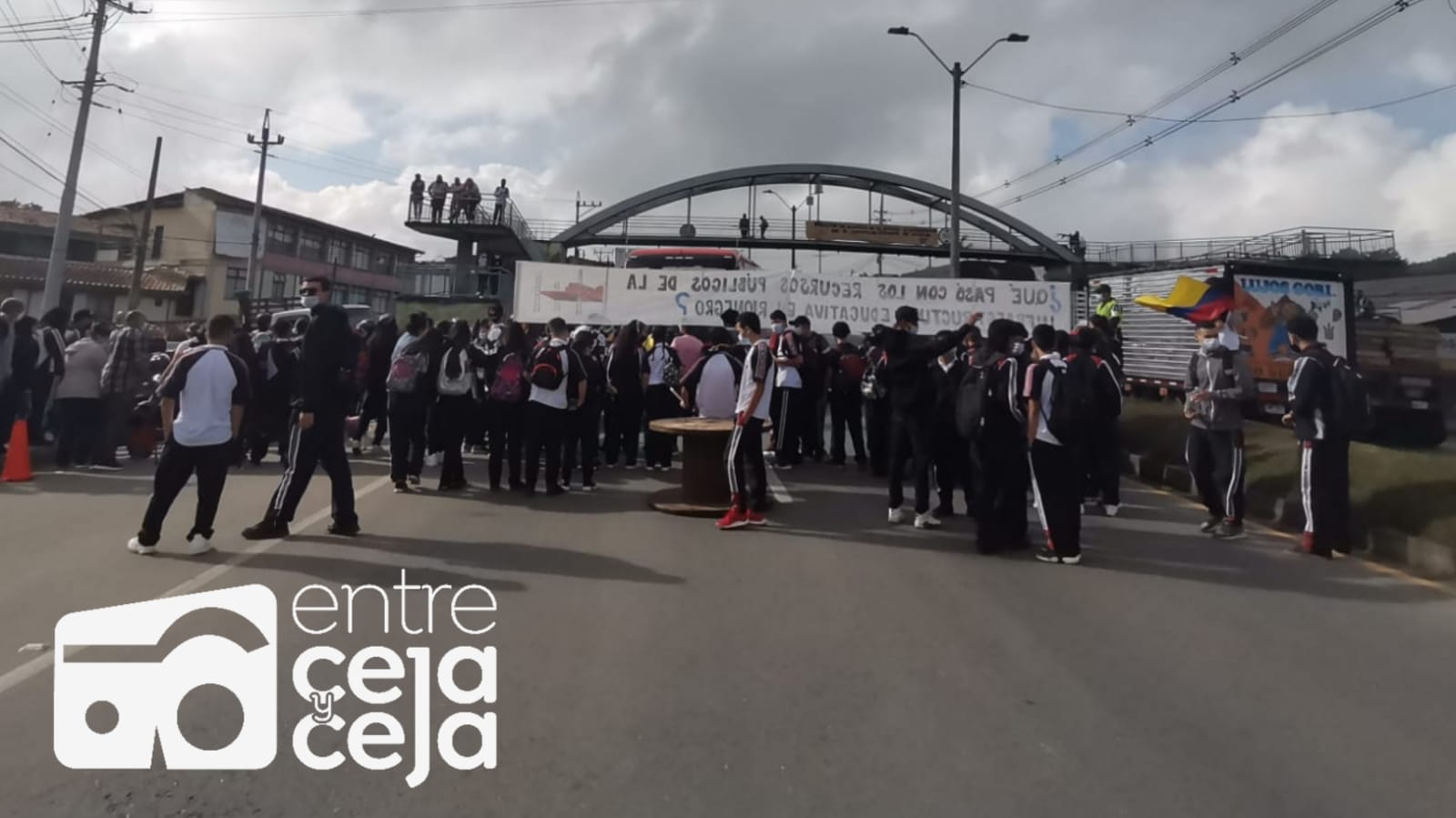 Estudiantes de Rionegro piden que se les entregué su colegio, no aguantan más incumplimientos.