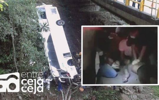 7 muertos y 33 heridos, dejó grave accidente de bus que cayó de un puente