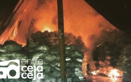 Marinilla: globo de mecha causó incendio en una bodega de acopio de aserrín y madera.