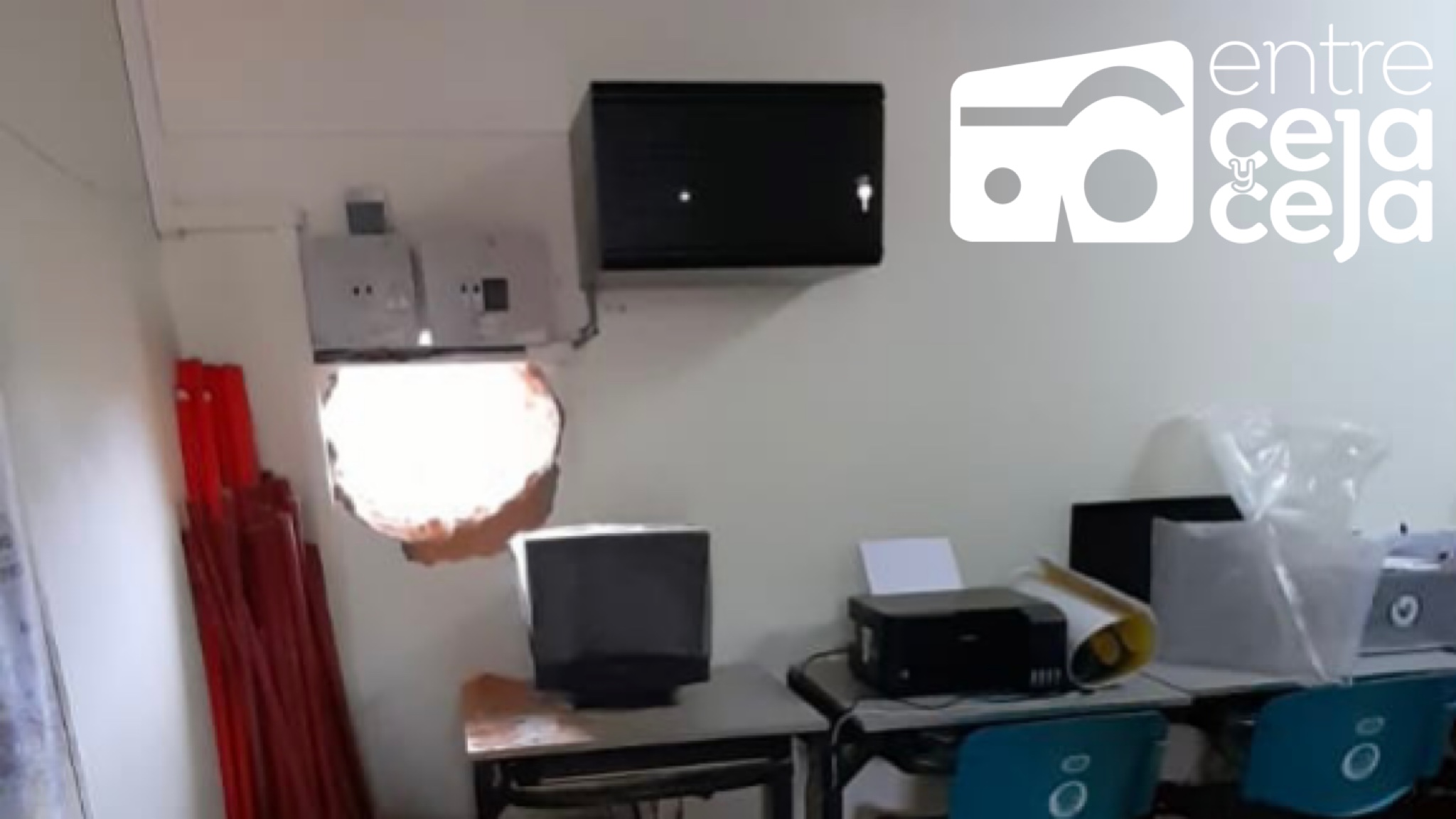 Ladrones abrieron un boquete en la pared y se robaron 4 computadores de escuela en San Vicente.