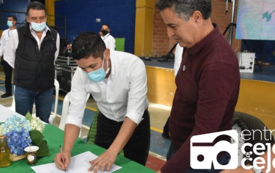 Gobernación firmó acuerdos por $1.173 millones con el municipio de San Vicente Ferrer.