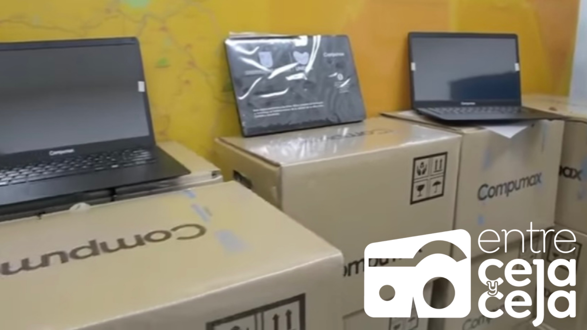 En El Retiro entregan 149 computadores para dotar varios colegios de la localidad.