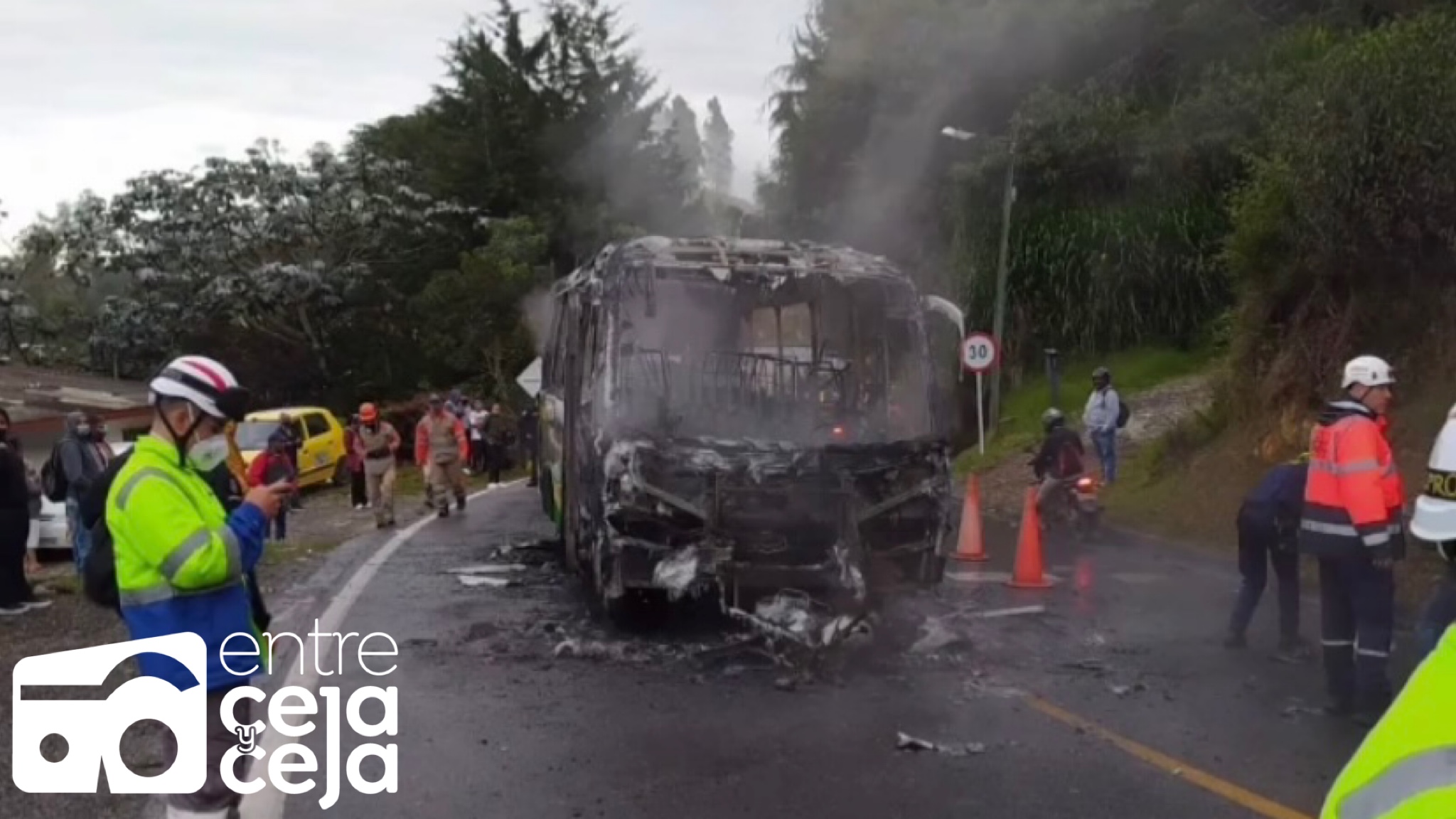 Un motociclista murió tras chocar contra un bus en la vía La Ceja-Don Diego.