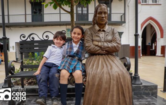 En el parque de La Ceja fue inaugurada la escultura en honor a María Josefa Marulanda