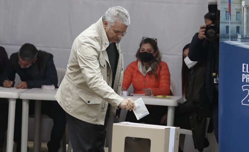 “Viva la democracia” El presidente Iván Duque invitó a la ciudadanía a salir a votar