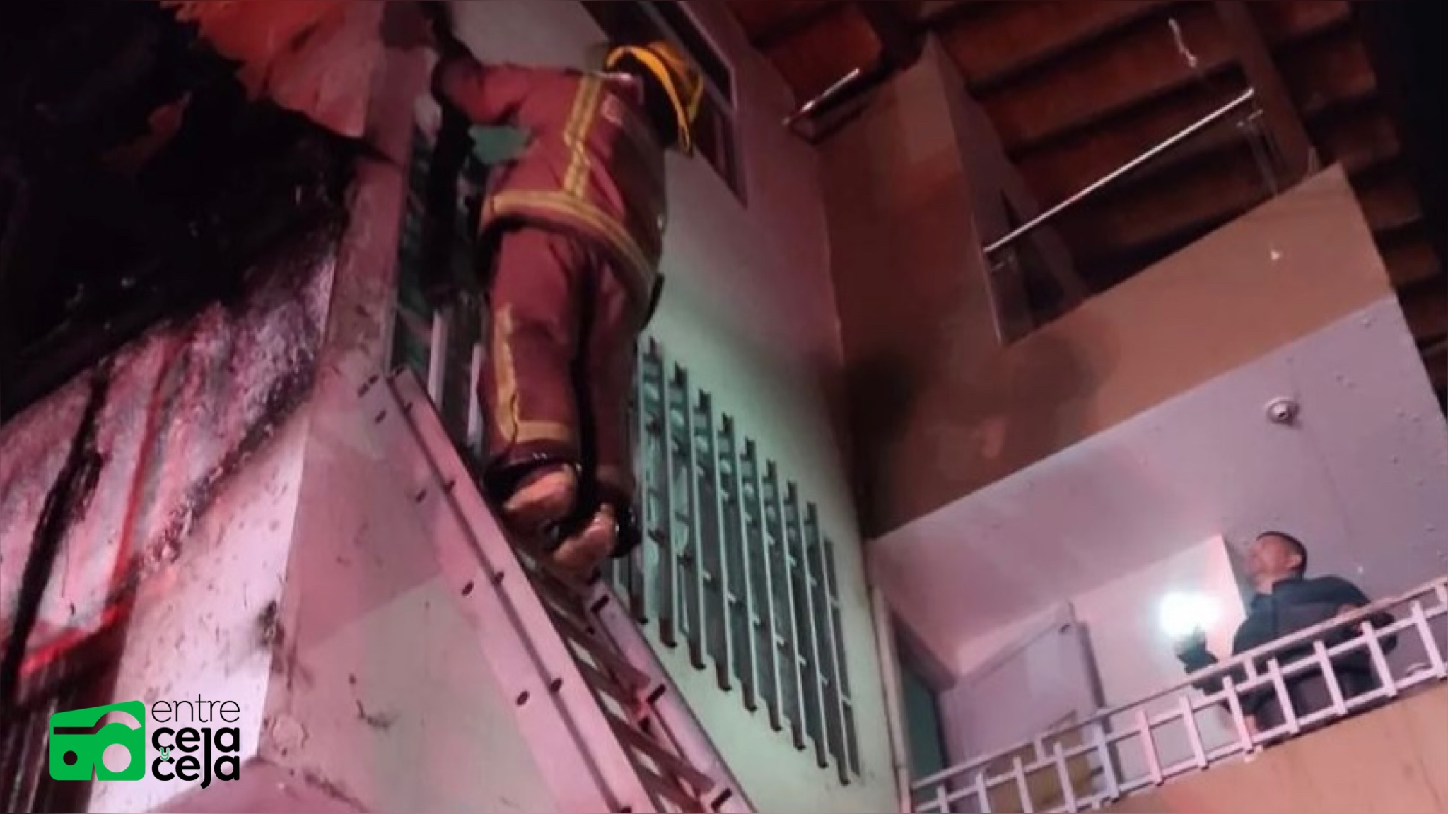 Una persona quedó atrapada en medio de un incendio en una casa en Marinilla