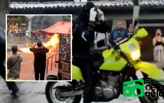 Medellín: Encapuchados se robaron moto de la Policía y le prendieron candela