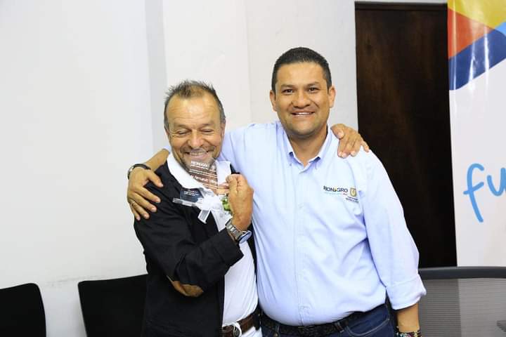 A «Villegas» el agente de tránsito más veterano de Rionegro, alcalde le dió reconocimiento