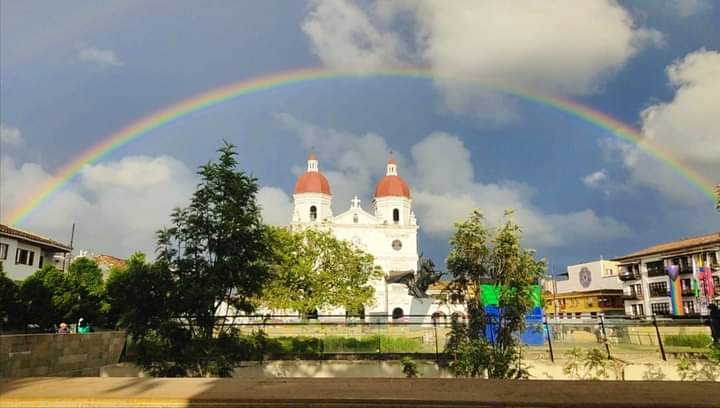 «Arcoíris triple» el raro y hermoso fenómeno visto desde Rionegro