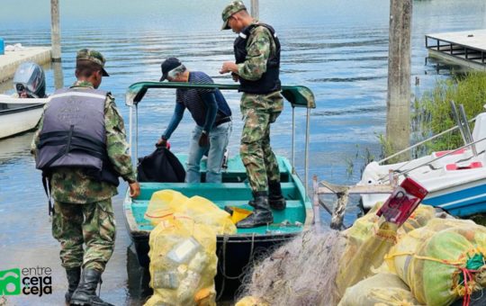 Campaña Embalses por Colombia extrajo de la represa de Guatapé más de 1.900 kg de residuos