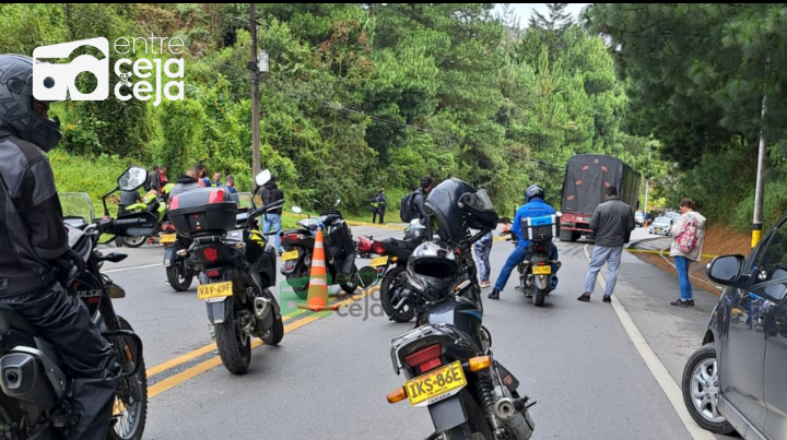 Guarne: Motociclista murió tras resbalar y luego chocar contra un tractocamión