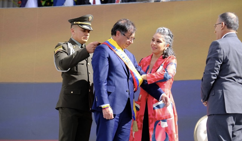 En una emotiva e histórica ceremonia Gustavo Petro se convirtió en el nuevo presidente de Colombia