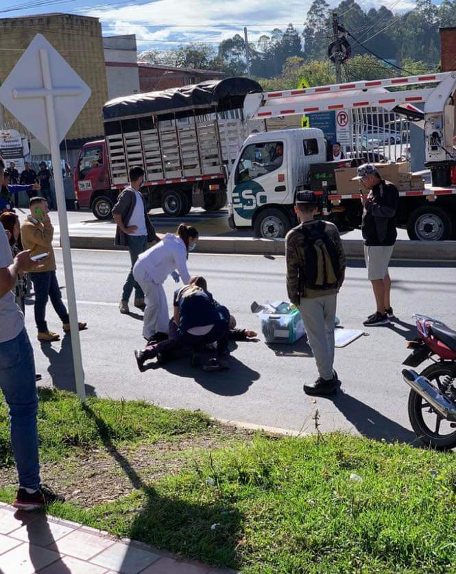 Rionegro: Motociclista atropelló a un adulto mayor que pasaba sobre la cebra peatonal