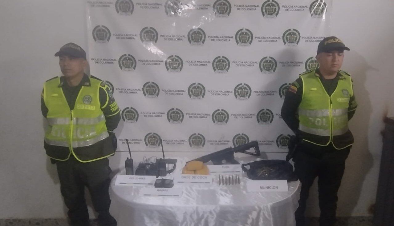 Policía encontró radios, droga, un fusil en municiones en Alto Bonito
