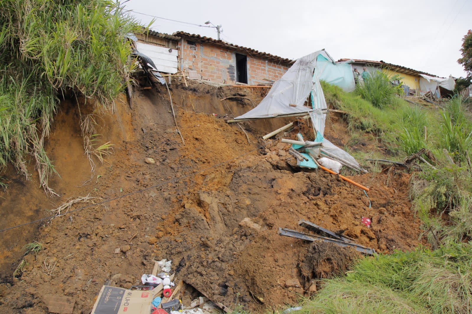 Rionegro: deslizamiento en la vereda El Carmín dejó 4 viviendas con graves daños