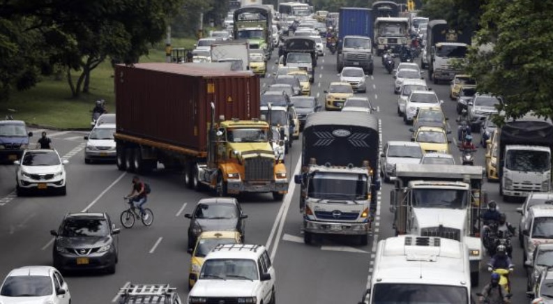Daniel Quintero anuncia que Medellín prohibirá la venta de carros a gasolina