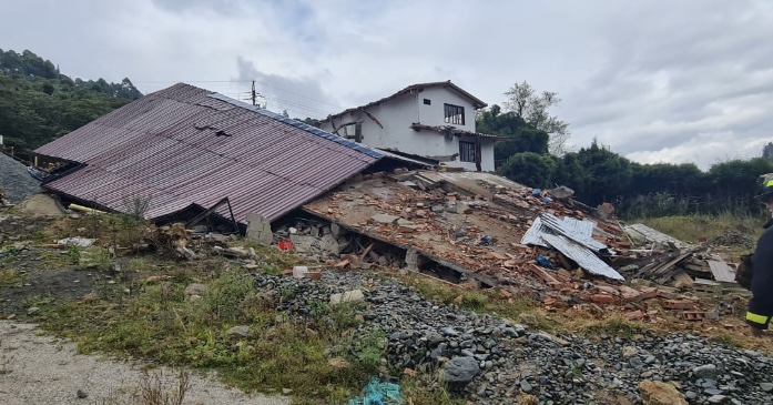Dagran confirma que no hubo lesionados tras derrumbe de edificio en Guarne