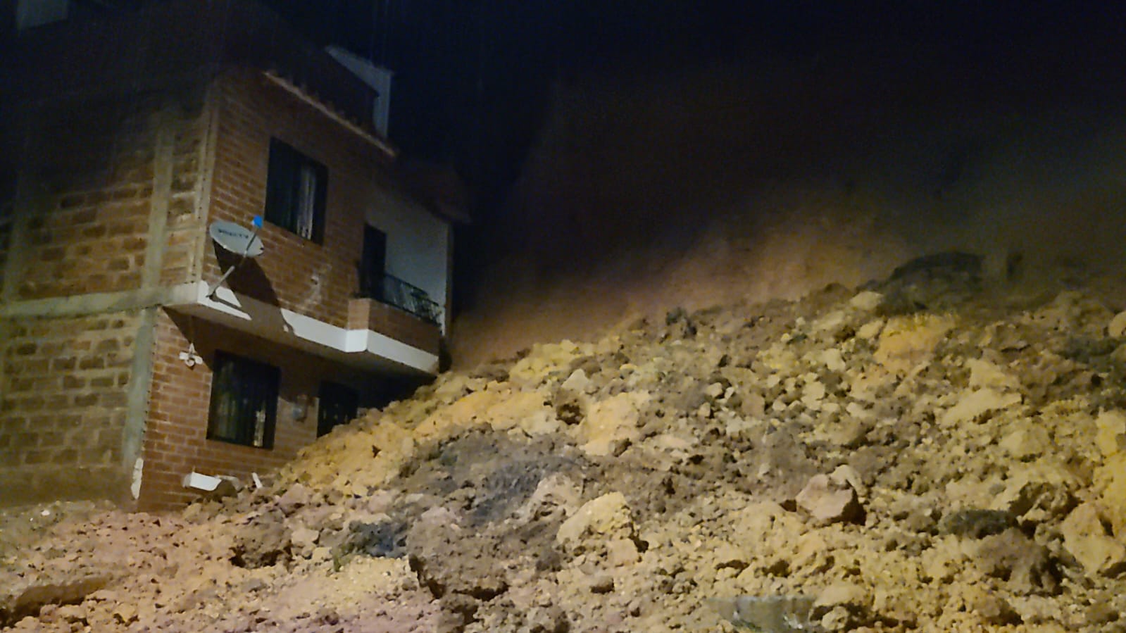 Rionegro: derrumbe en Villas del Sol afectó una vivienda y la red de gas