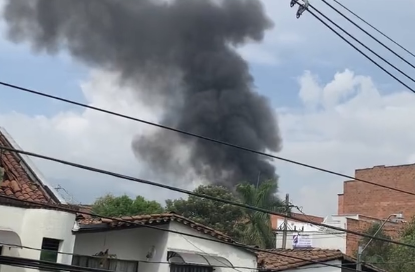 Una avioneta se estrelló contra una zona residencial de Medellín