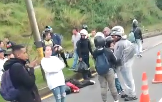Motociclista murió en la autopista Medellín – Bogotá tras chocar contra un separador