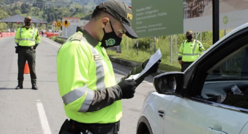 ¿Sabe qué debe llevar en su carro al viajar? Recuerde el kit de carretera