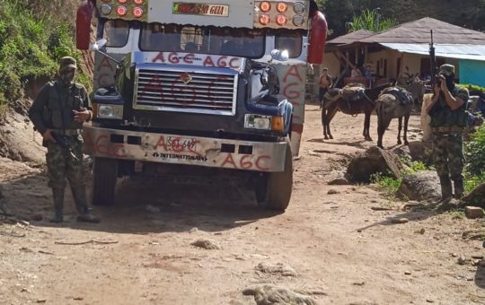 Supuestos integrantes de las AGC rayaron vehículos en zona rural de Argelia
