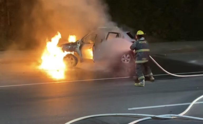 Marinilla: incendio de vehículo en plena autopista generó pánico