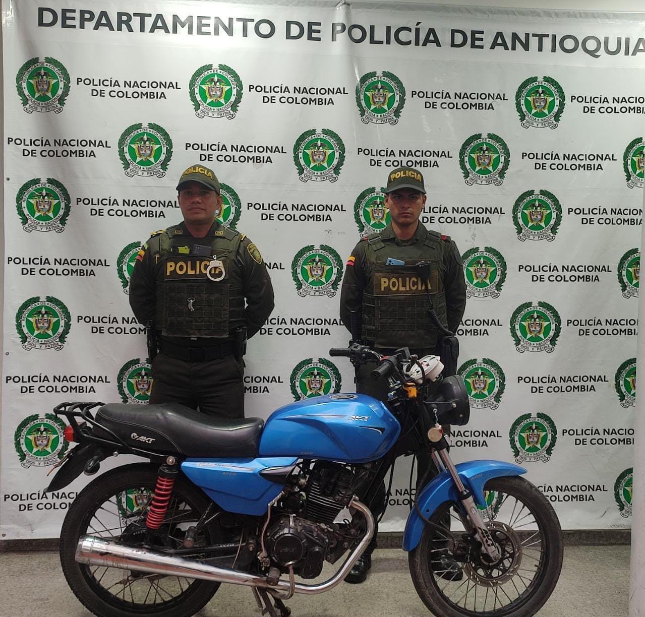 La Ceja: Policía recuperó motocicleta robada